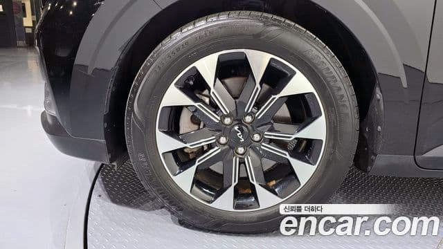 Kia Carnival 2023 — ფოტო 5/20