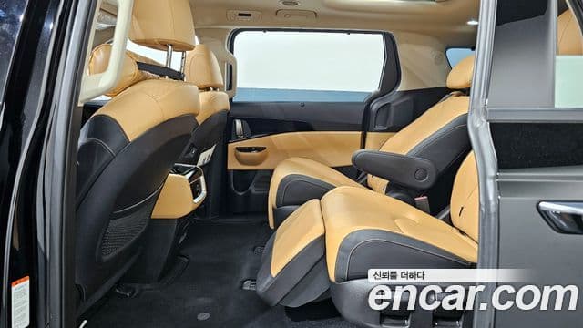Kia Carnival 2023 — ფოტო 12/20