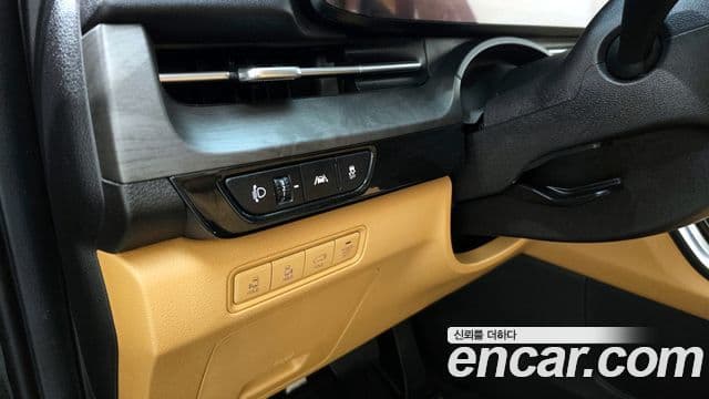 Kia Carnival 2023 — ფოტო 16/20