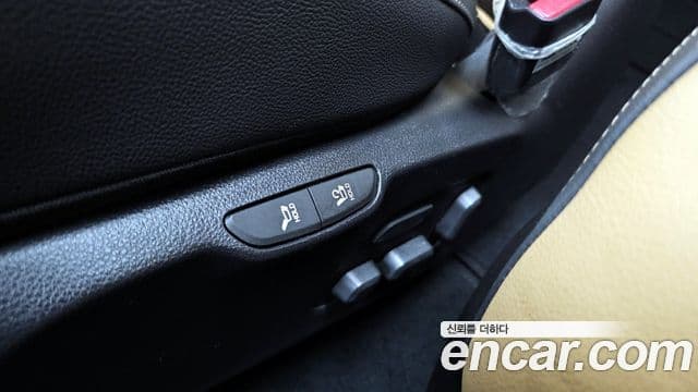 Kia Carnival 2023 — ფოტო 17/20