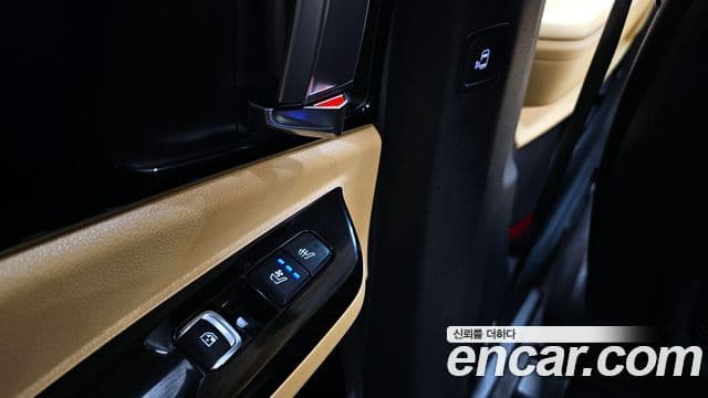 Kia Carnival 2023 — ფოტო 18/20