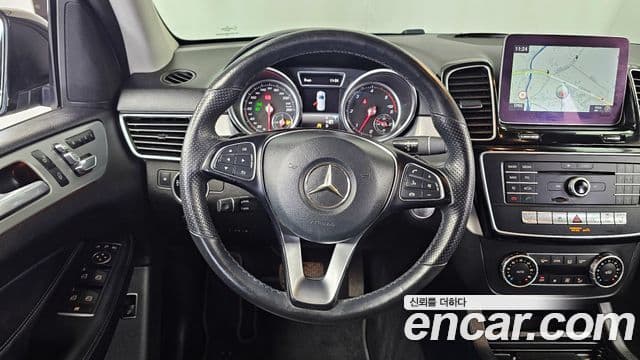 Mercedes-Benz GLE-Class 2018 — Şəkil 17/20