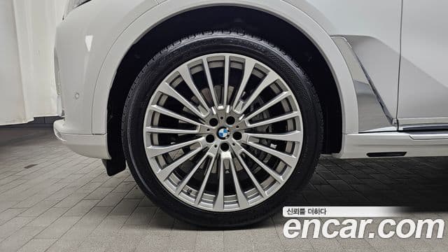 BMW X7 2022 — ფოტო 5/20