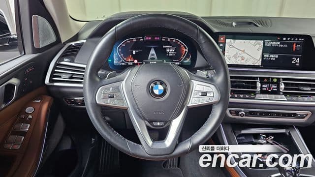 BMW X7 2022 — ფოტო 13/20