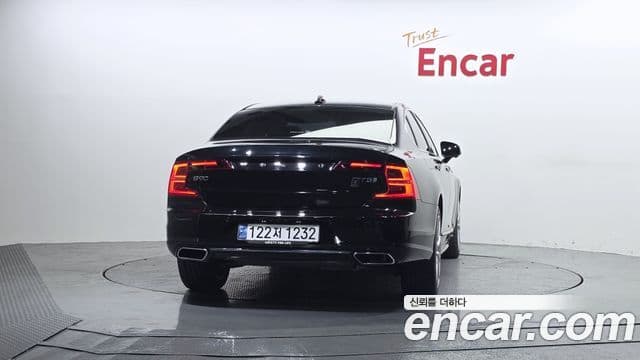 Volvo S90 2019 — ფოტო 16/20