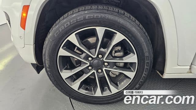 Jeep Grand Cherokee 2021 — ფოტო 5/20