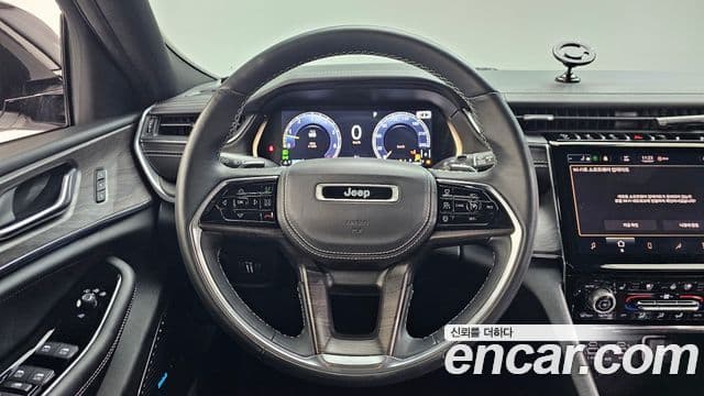 Jeep Grand Cherokee 2021 — ფოტო 13/20