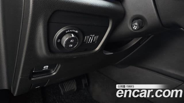 Jeep Grand Cherokee 2021 — ფოტო 14/20