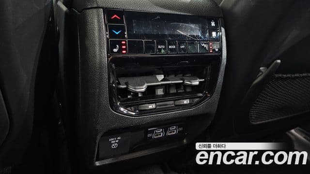 Jeep Grand Cherokee 2021 — ფოტო 18/20