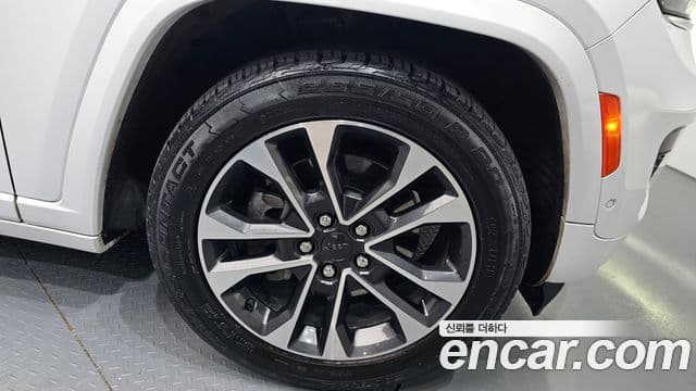 Jeep Grand Cherokee 2021 — Şəkil 19/33