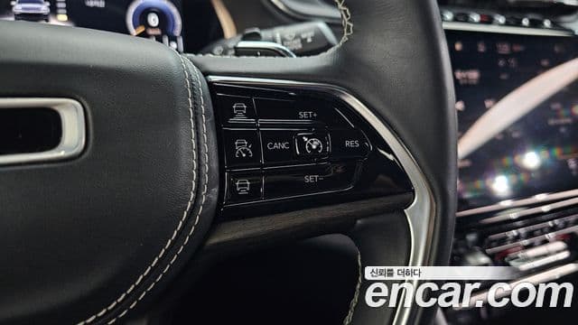 Jeep Grand Cherokee 2021 — Şəkil 25/33