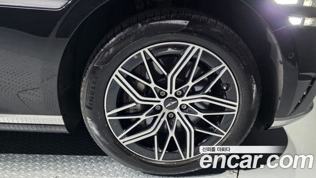 Genesis G90 2022 — Photo 35/39