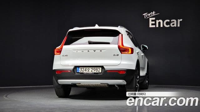 Volvo XC40 2021 — Şəkil 3/20