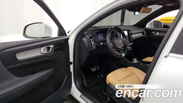 Volvo XC40 2021 — Şəkil 9/20