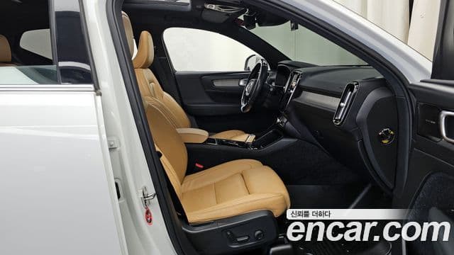 Volvo XC40 2021 — Şəkil 11/20