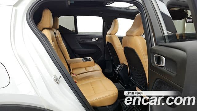 Volvo XC40 2021 — Şəkil 12/20