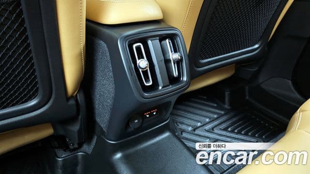 Volvo XC40 2021 — Şəkil 18/20