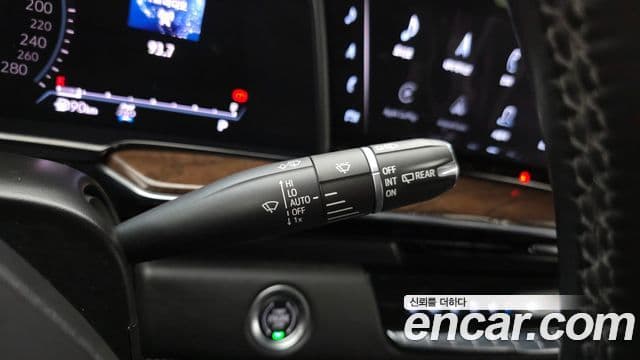 Cadillac Escalade 2021 — ფოტო 16/20