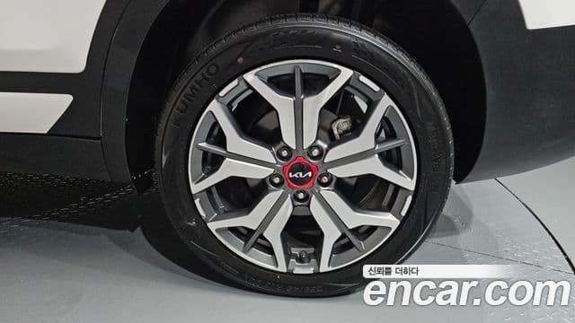 Kia Seltos 2022 — Şəkil 8/33