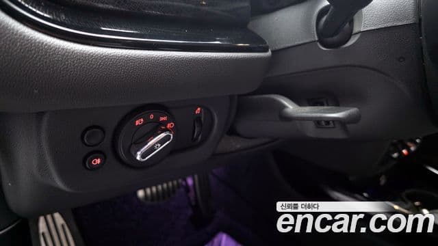 Mini Cooper S Clubman 2022 — ფოტო 18/20