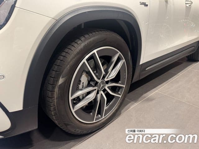 Mercedes-Benz GLB-Class 2024 — фото 4 из 18