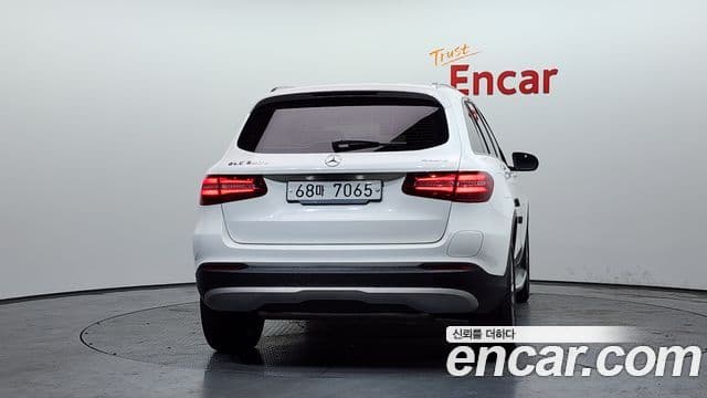 Mercedes-Benz GLC-Class 2018 — Photo 13/34