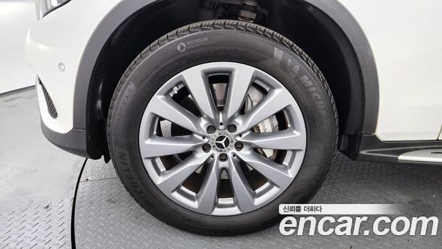 Mercedes-Benz GLC-Class 2018 — Photo 29/34