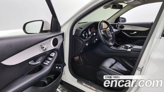 Mercedes-Benz GLC-Class 2018 — Photo 20/34