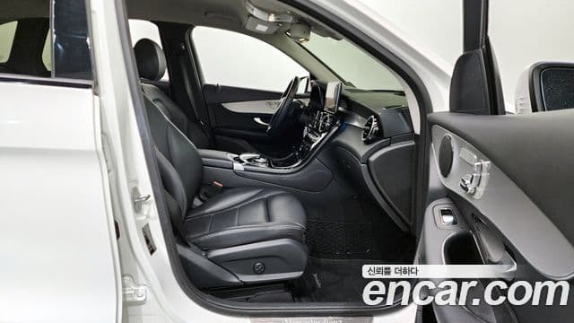 Mercedes-Benz GLC-Class 2018 — Photo 32/34