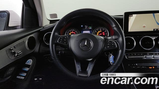 Mercedes-Benz GLC-Class 2018 — Photo 1/34