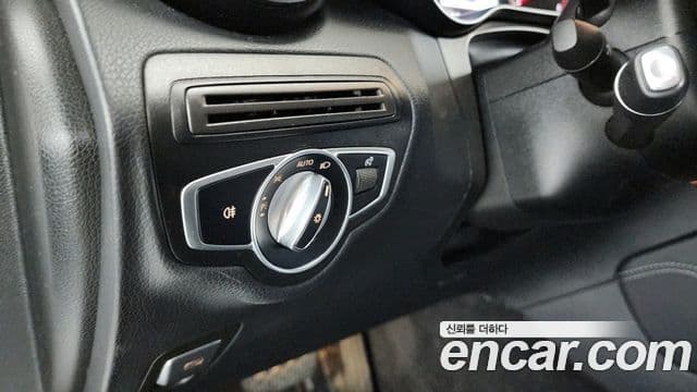 Mercedes-Benz GLC-Class 2018 — Photo 7/34