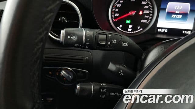 Mercedes-Benz GLC-Class 2018 — Photo 10/34