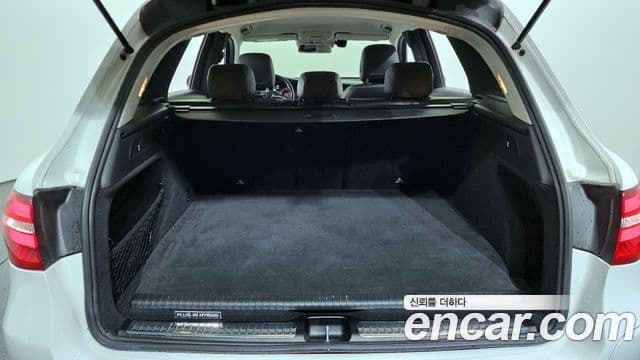 Mercedes-Benz GLC-Class 2018 — Photo 34/34