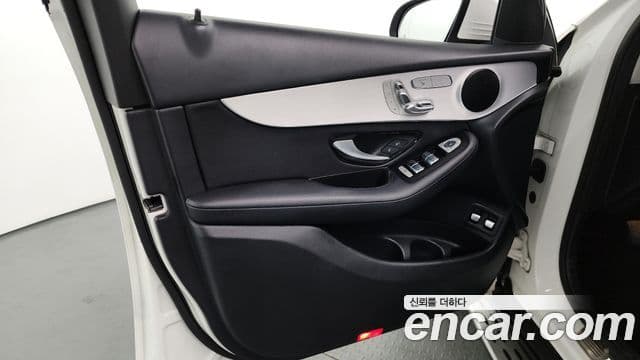 Mercedes-Benz GLC-Class 2018 — Photo 24/34