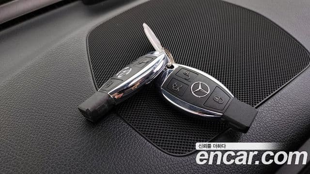Mercedes-Benz GLC-Class 2018 — Photo 17/34