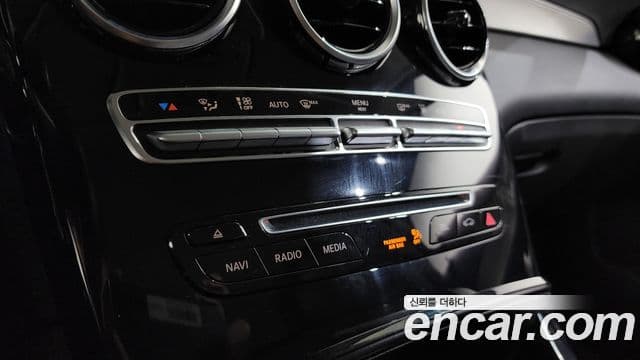 Mercedes-Benz GLC-Class 2018 — Photo 4/34