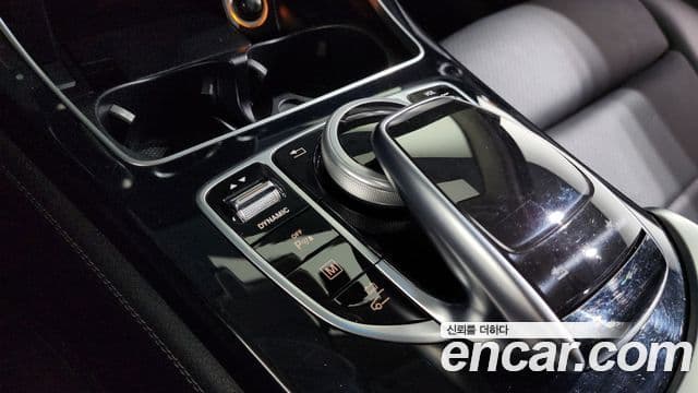 Mercedes-Benz GLC-Class 2018 — Photo 18/34