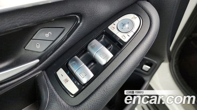 Mercedes-Benz GLC-Class 2018 — Photo 26/34