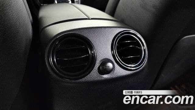 Mercedes-Benz GLC-Class 2018 — Photo 23/34
