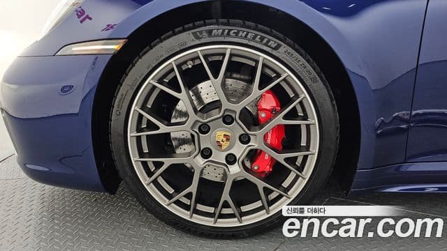 Porsche 911 2020 — Photo 17/31