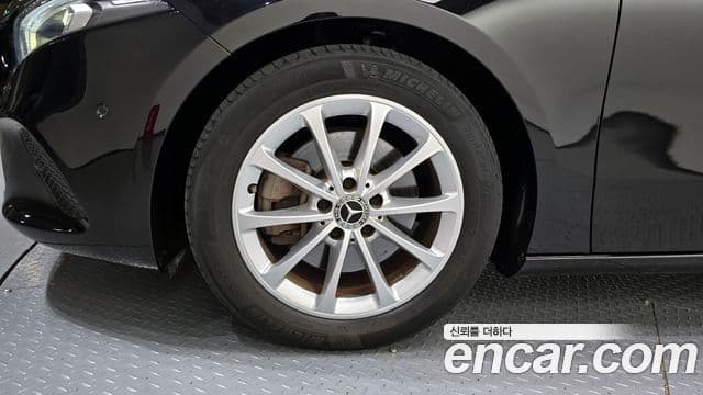 Mercedes-Benz A-Class 2020 — Photo 9/30