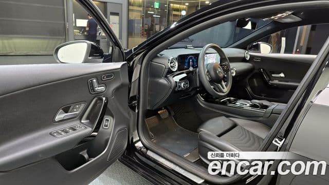 Mercedes-Benz A-Class 2020 — Photo 19/30