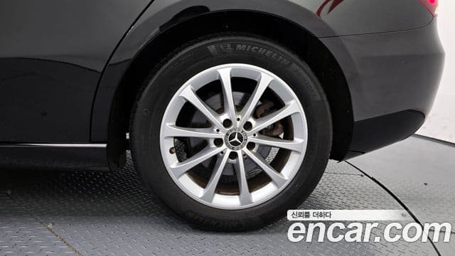 Mercedes-Benz A-Class 2020 — Photo 17/30