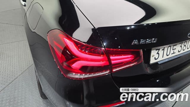 Mercedes-Benz A-Class 2020 — Photo 18/30