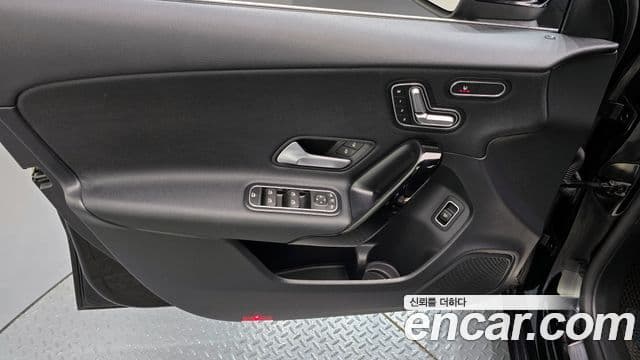 Mercedes-Benz A-Class 2020 — Photo 6/30