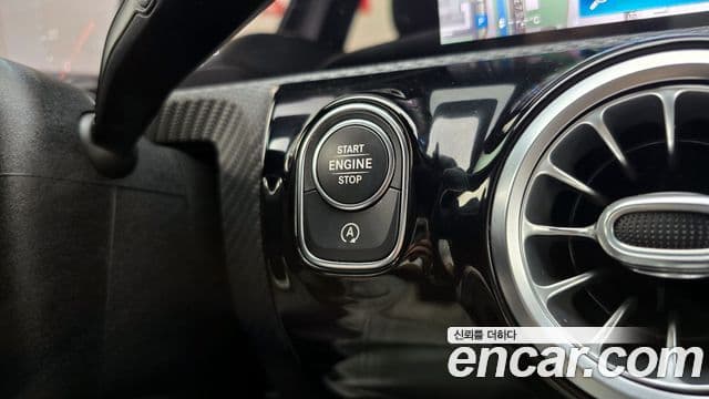 Mercedes-Benz A-Class 2020 — Photo 3/30