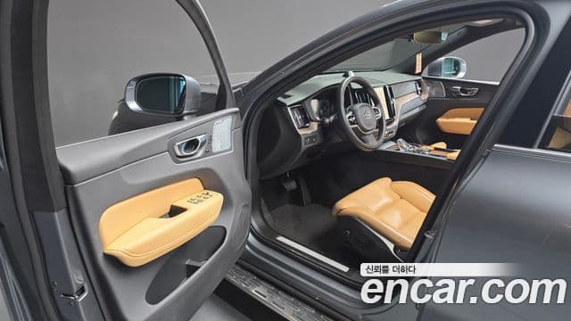 Volvo XC60 2021 — Şəkil 10/20