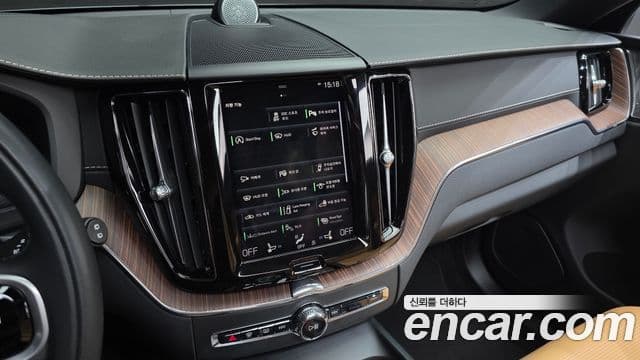 Volvo XC60 2021 — Şəkil 14/20
