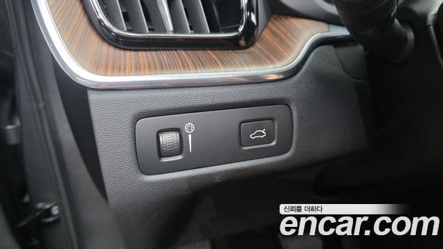 Volvo XC60 2021 — Şəkil 17/20