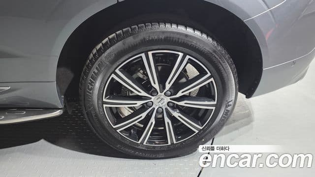 Volvo XC60 2021 — Photo 4/30
